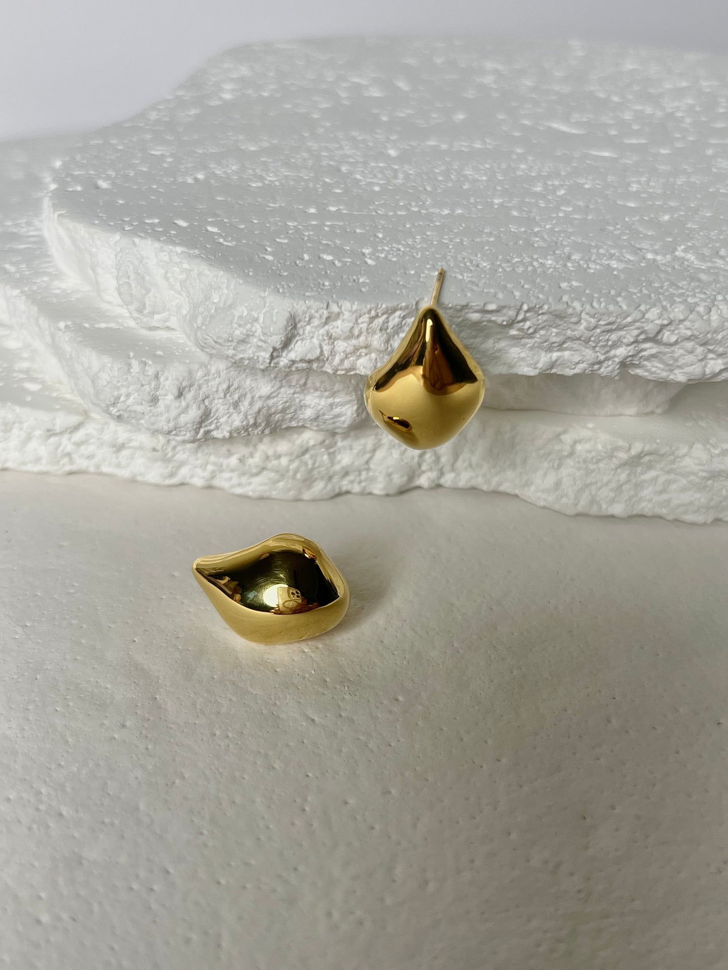 JEANNIE TEARDROP EARRINGS